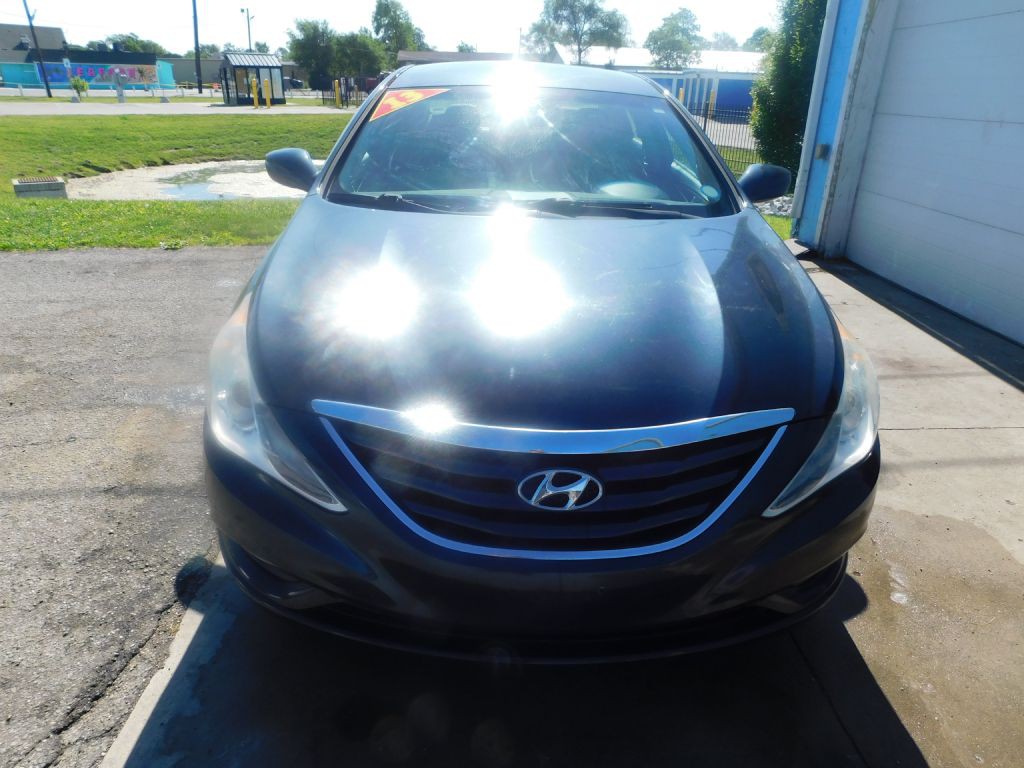 2013 Hyundai Sonata Image 2