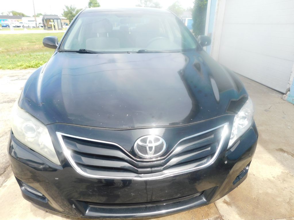 2011 Toyota Camry Image 2