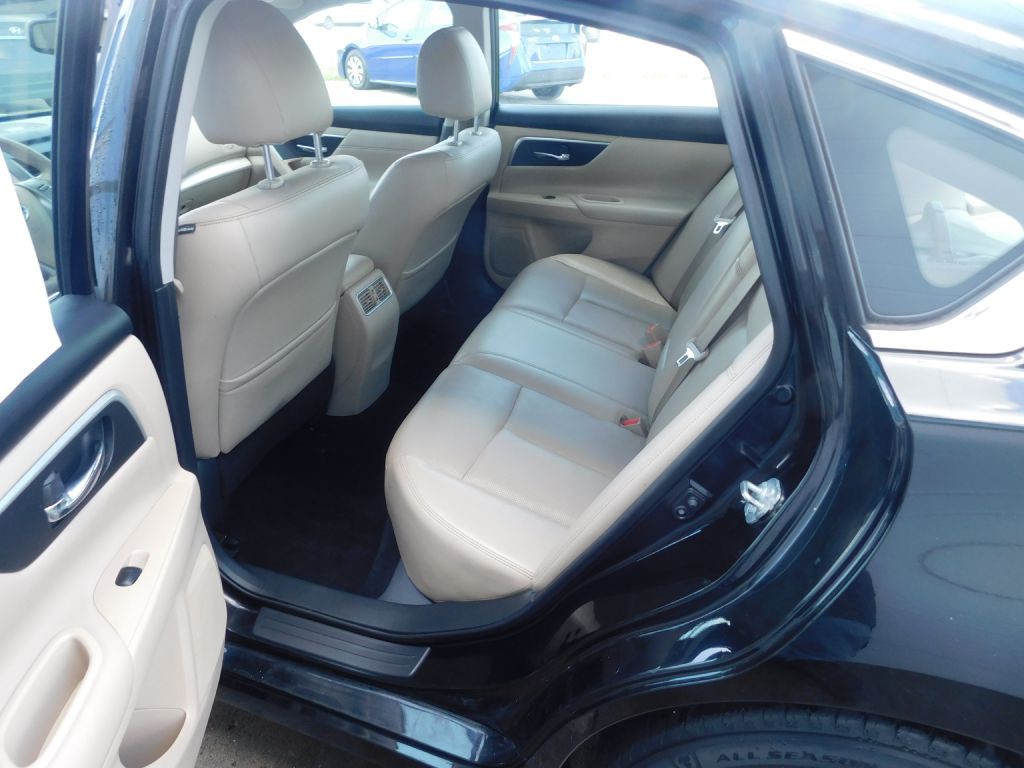 2018 Nissan Altima Image 10