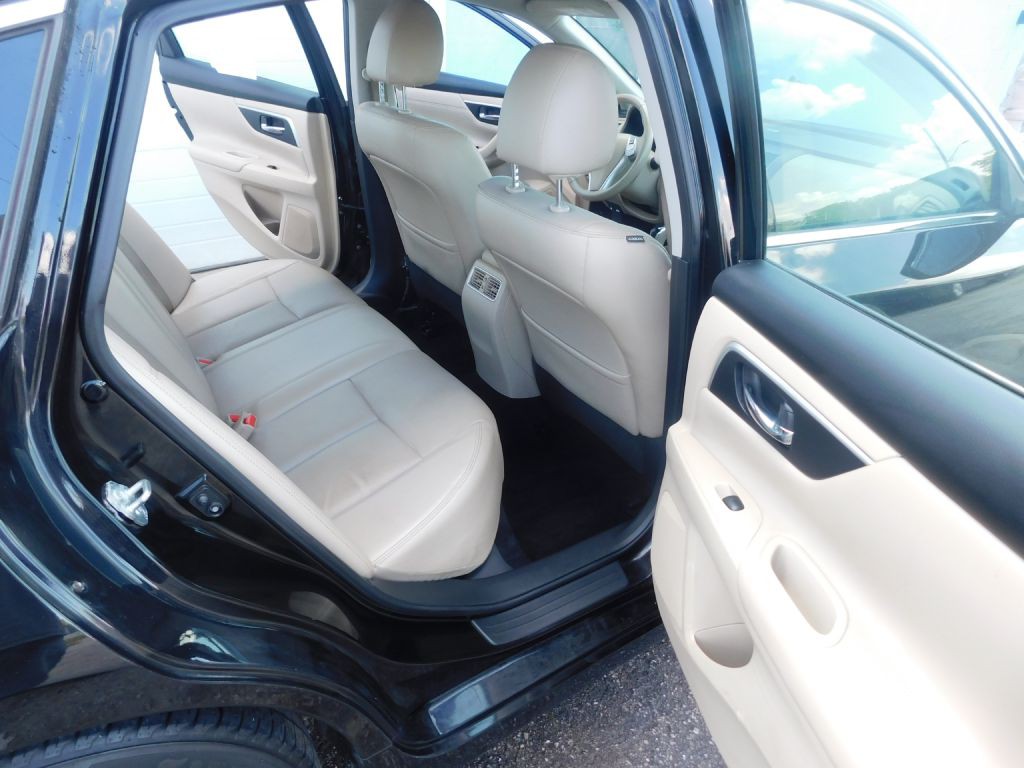 2018 Nissan Altima Image 12
