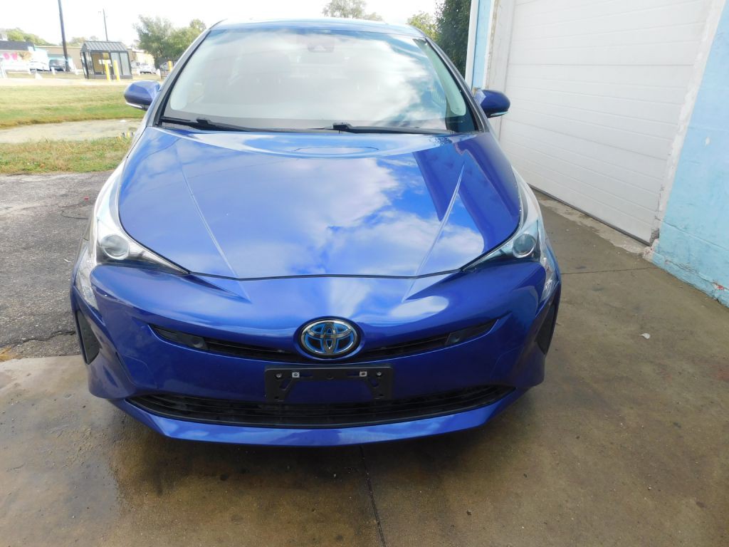 2017 Toyota Prius Image 2