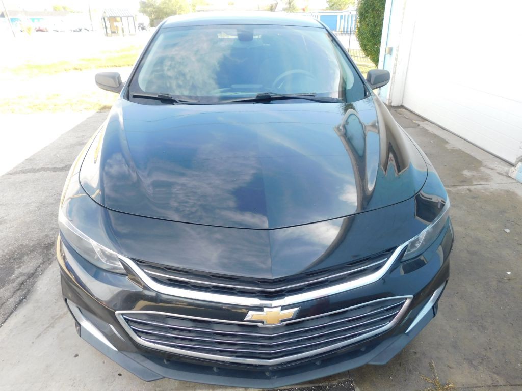 2018 Chevrolet Malibu Image 2