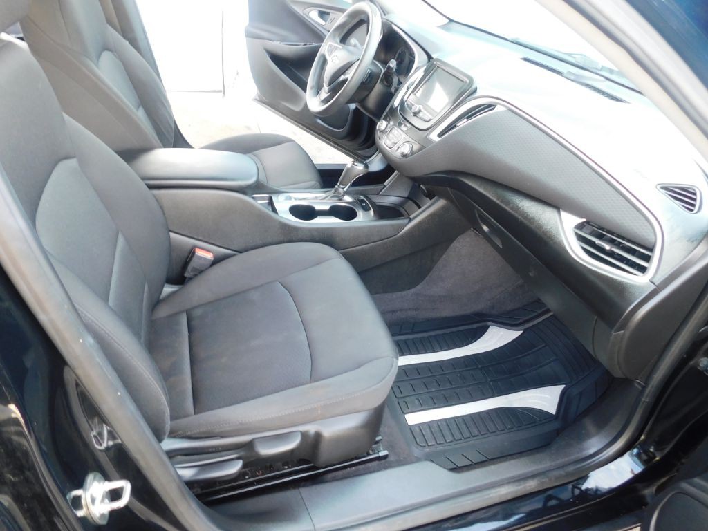 2018 Chevrolet Malibu Image 12
