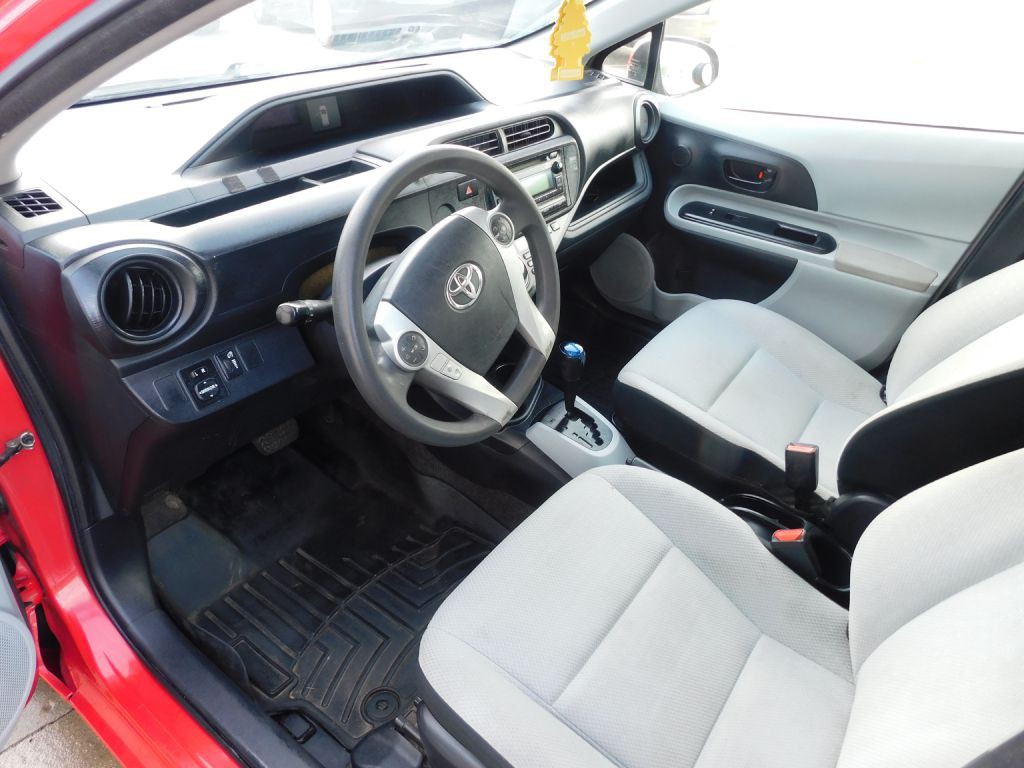 2014 Toyota Prius Image 9