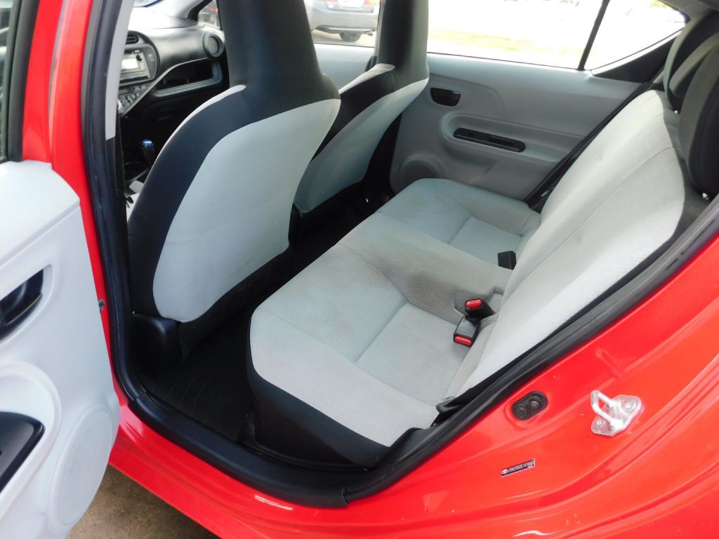 2014 Toyota Prius Image 10