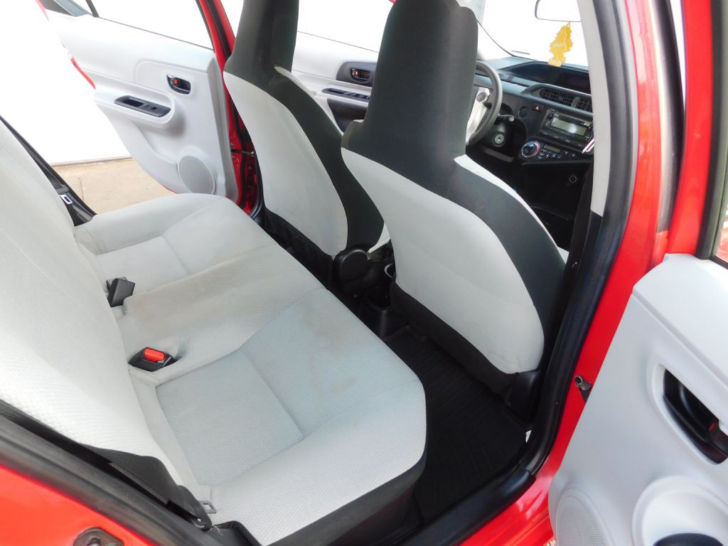 2014 Toyota Prius Image 12