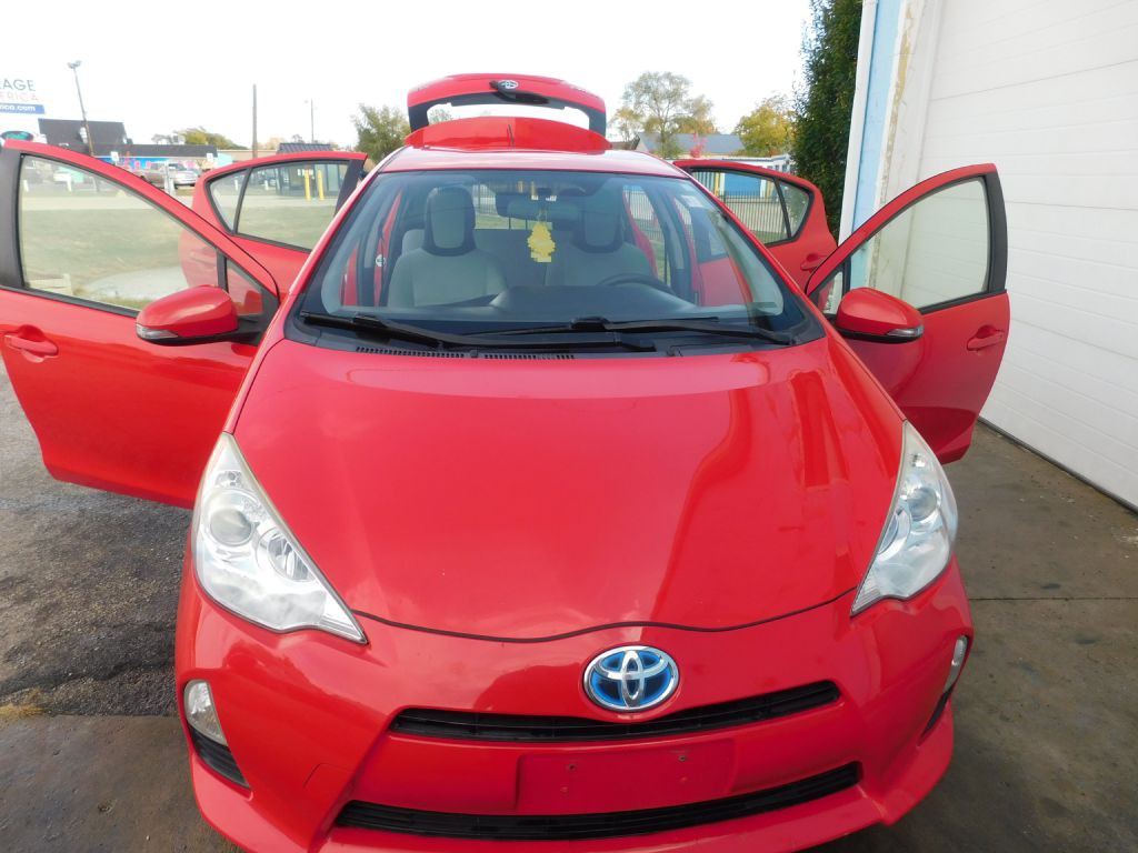 2014 Toyota Prius Image 14