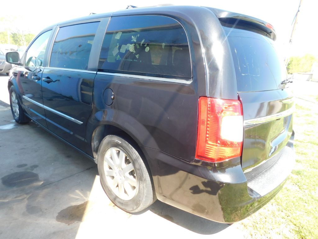 2011 Chrysler Town & Country Image 7