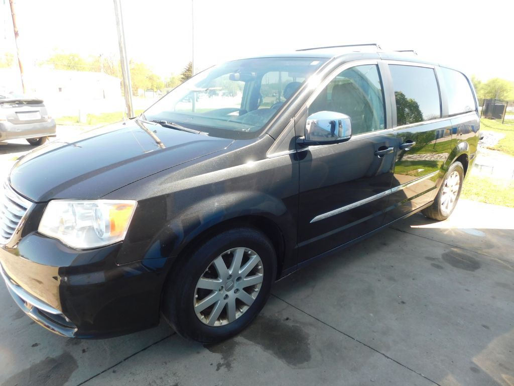2011 Chrysler Town & Country Image 8