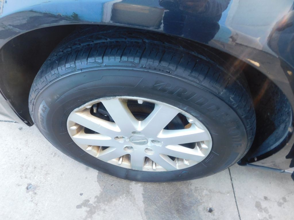 2011 Chrysler Town & Country Image 18