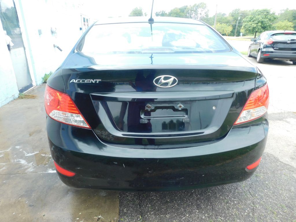 2013 Hyundai Accent Image 6