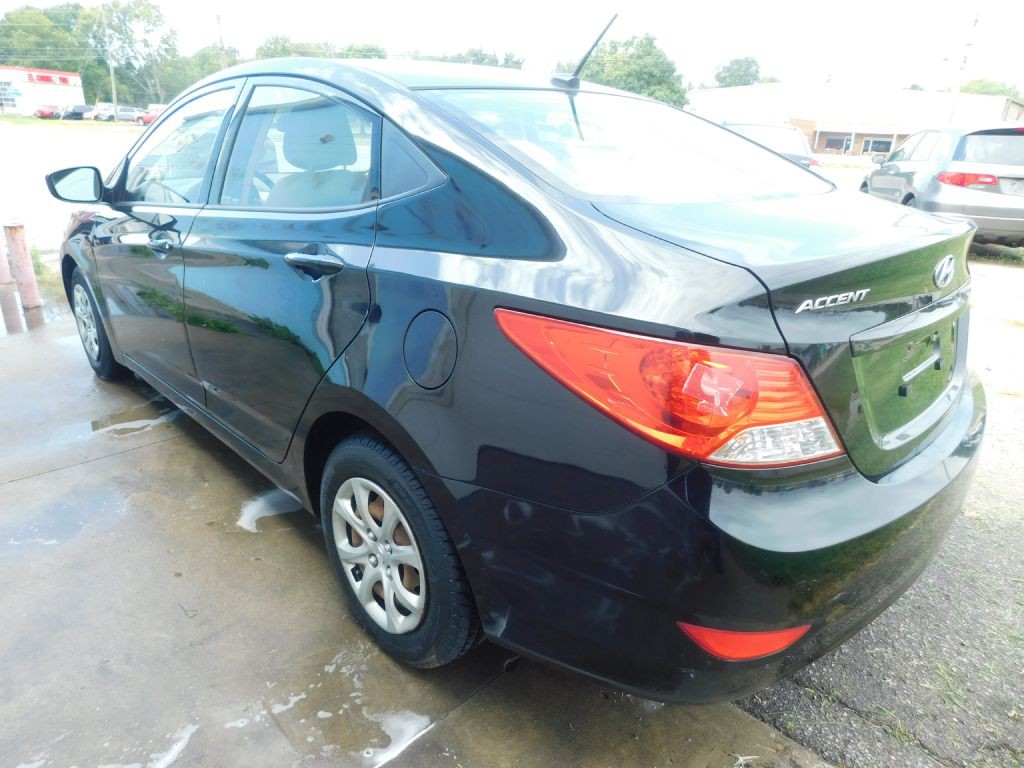 2013 Hyundai Accent Image 7