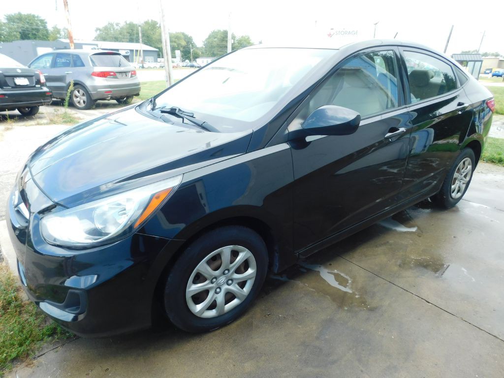 2013 Hyundai Accent Image 8