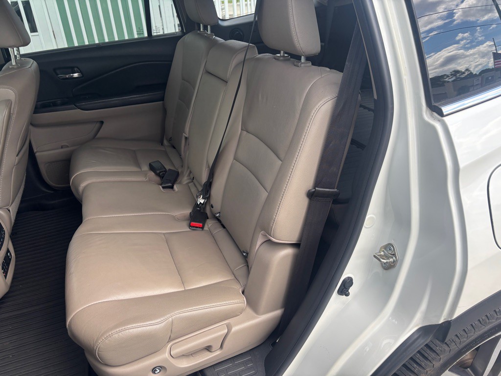 2017 Honda Pilot Image 11