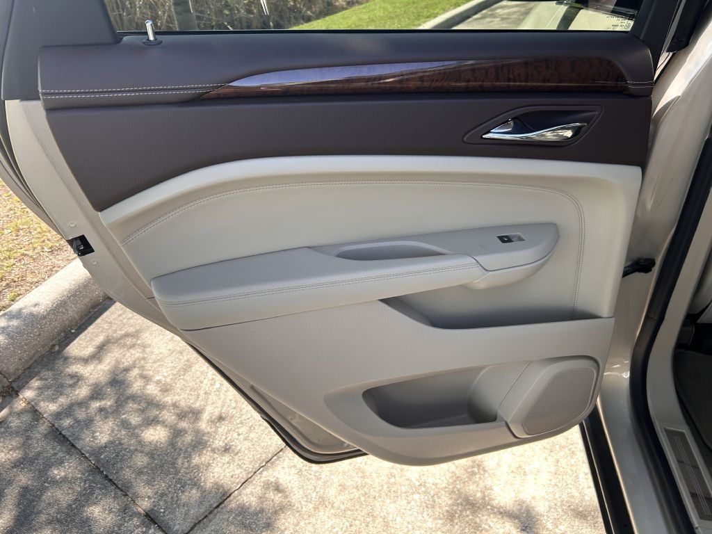 2011 Cadillac SRX Image 22