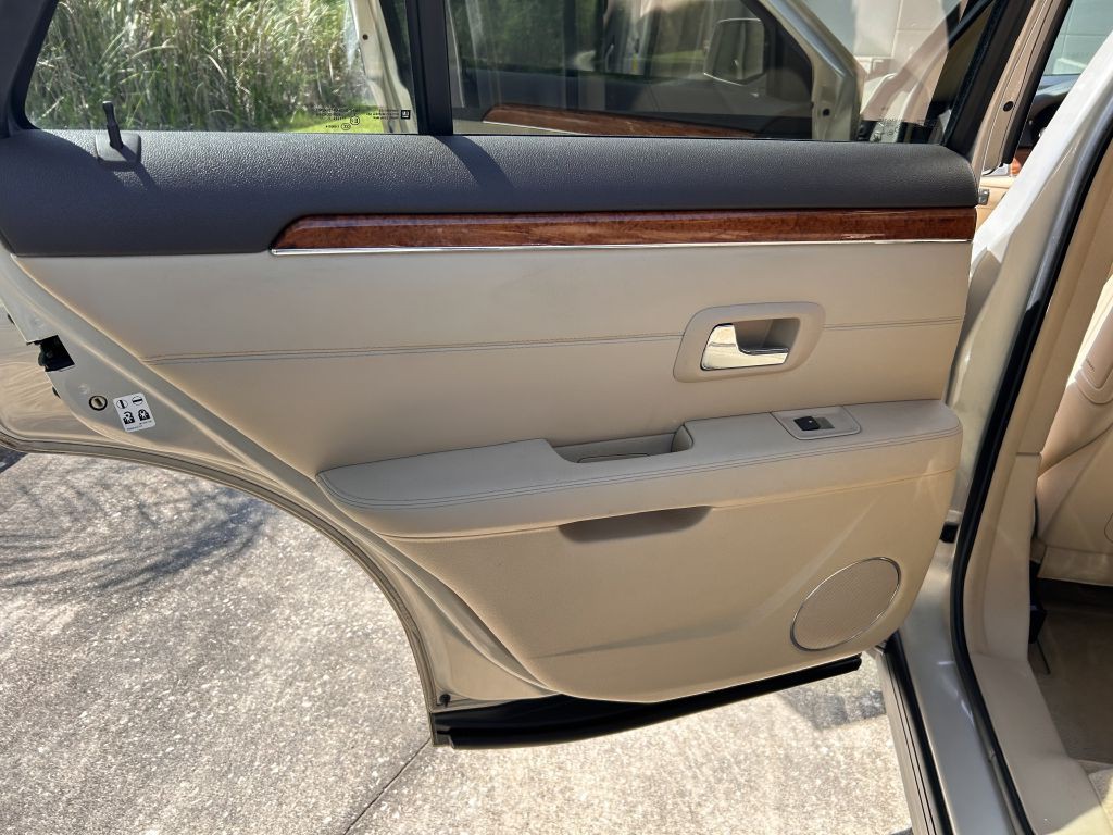 2007 Cadillac SRX Image 16