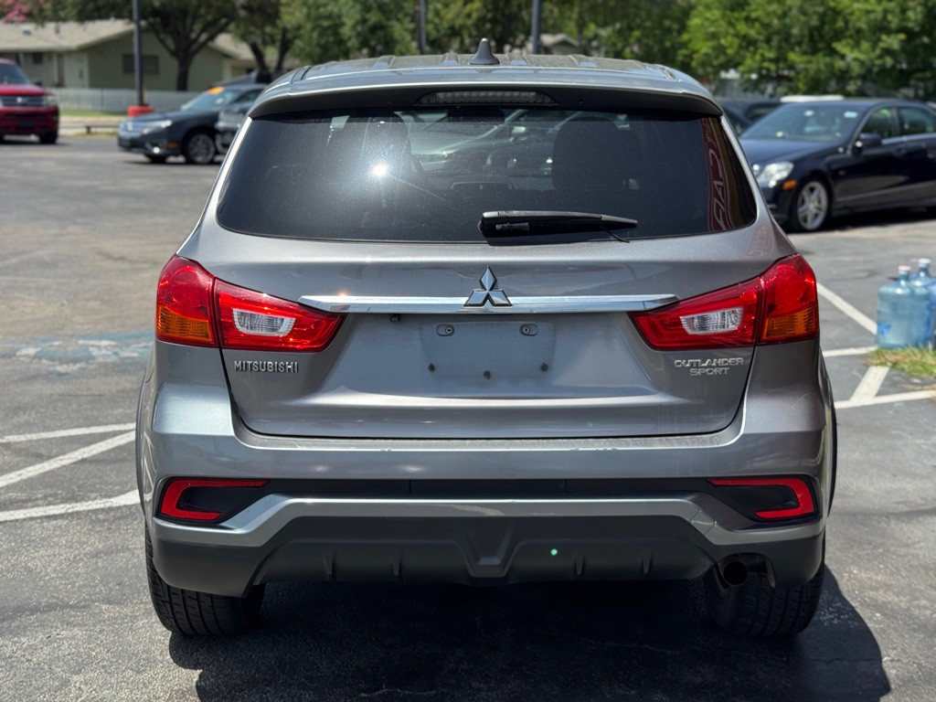 2018 Mitsubishi Outlander Image 6