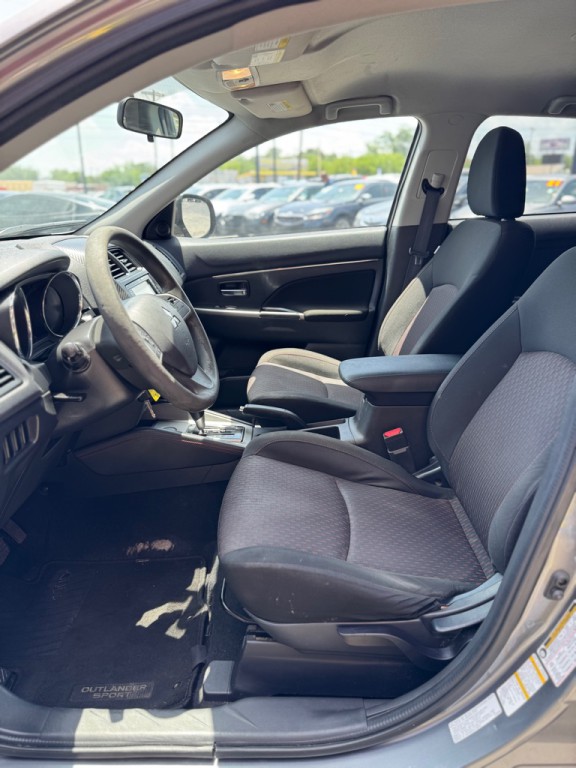 2018 Mitsubishi Outlander Image 12