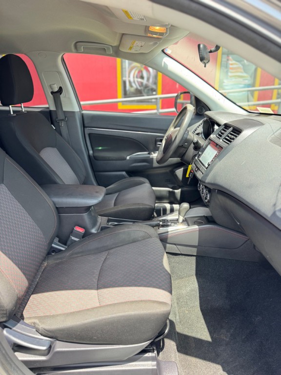 2018 Mitsubishi Outlander Image 14
