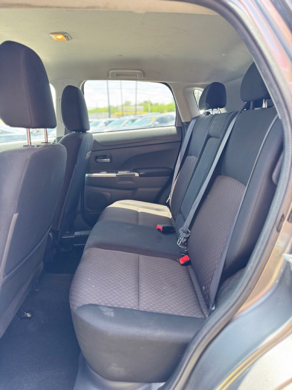 2018 Mitsubishi Outlander Image 16