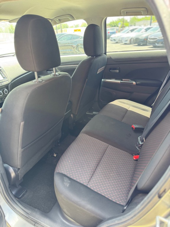 2018 Mitsubishi Outlander Image 17