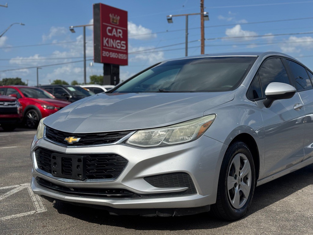 2018 Chevrolet Cruze Image 3