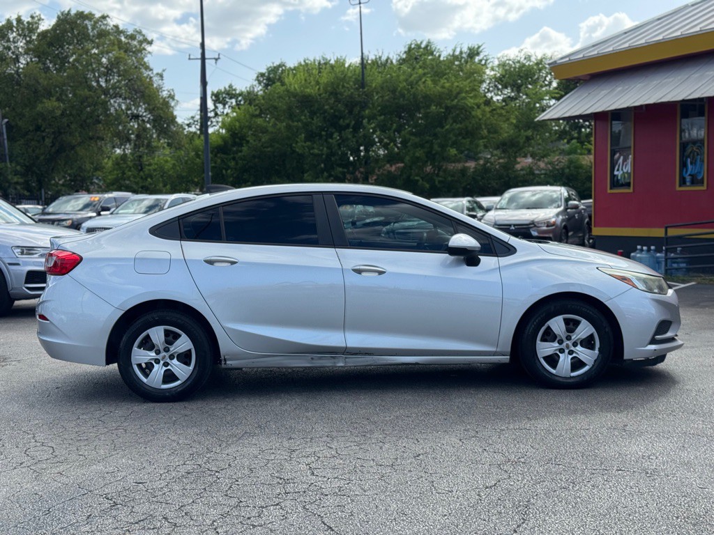 2018 Chevrolet Cruze Image 8