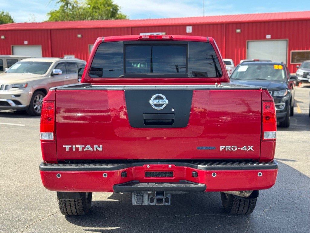 2010 Nissan Titan Image 8