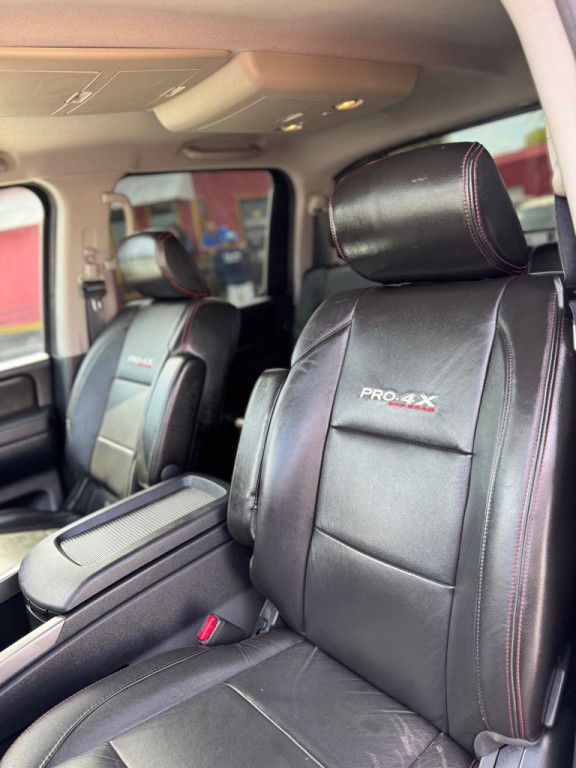 2010 Nissan Titan Image 16