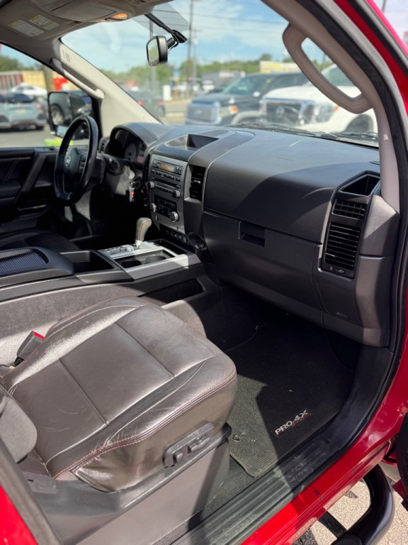 2010 Nissan Titan Image 17