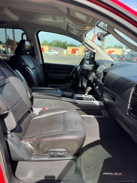2010 Nissan Titan Image 18