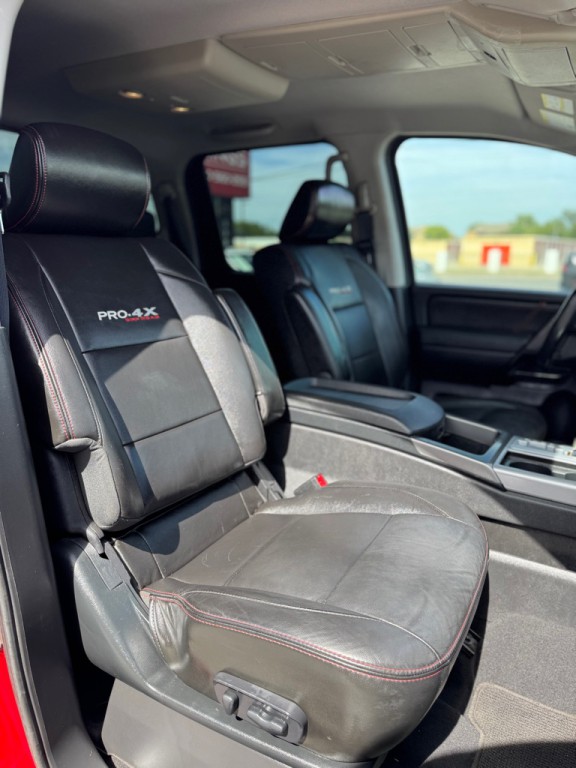 2010 Nissan Titan Image 19