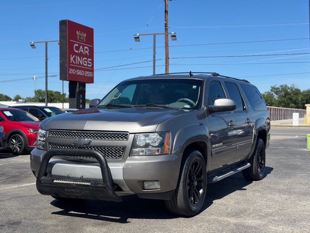 2012 Chevrolet Suburban Image 2