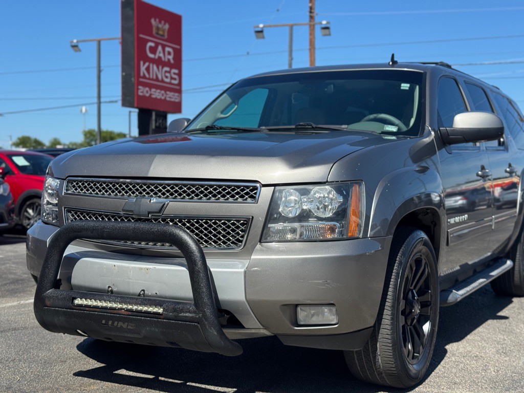2012 Chevrolet Suburban Image 3