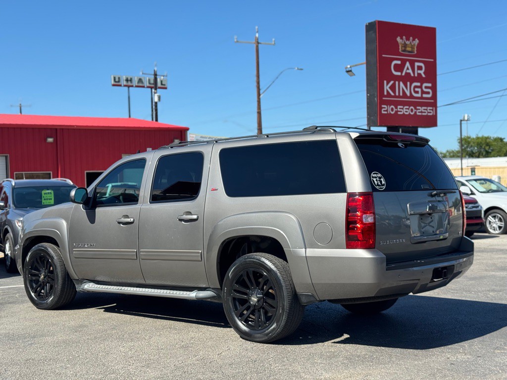 2012 Chevrolet Suburban Image 5