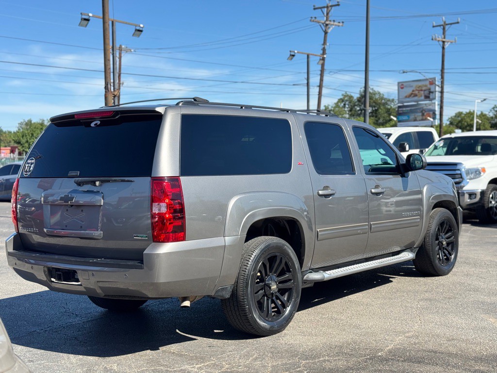 2012 Chevrolet Suburban Image 7