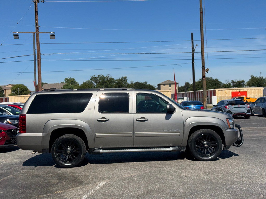 2012 Chevrolet Suburban Image 8