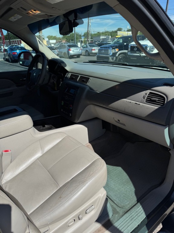 2012 Chevrolet Suburban Image 13
