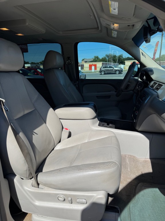 2012 Chevrolet Suburban Image 14