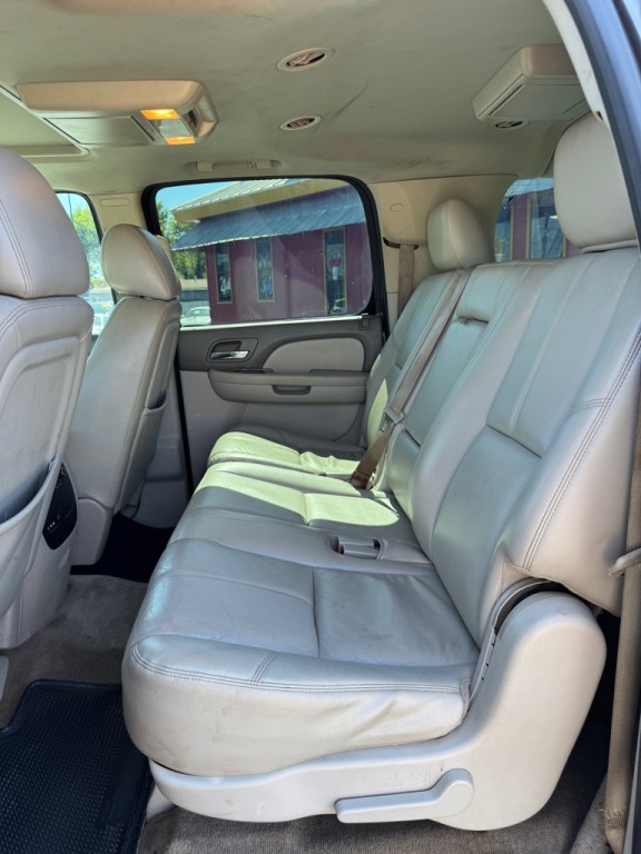 2012 Chevrolet Suburban Image 15