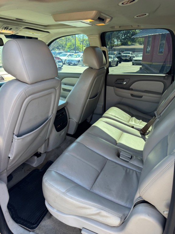 2012 Chevrolet Suburban Image 16