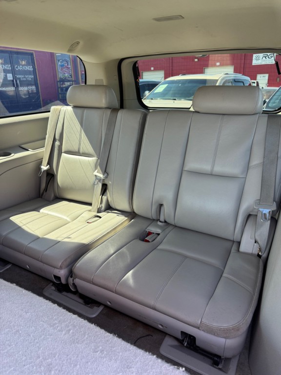 2012 Chevrolet Suburban Image 17