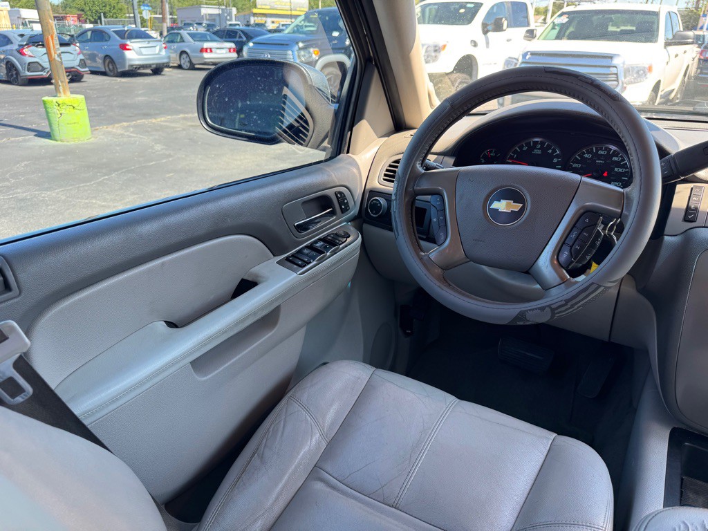 2012 Chevrolet Suburban Image 20