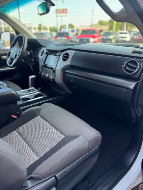 2017 Toyota Tundra Image 12