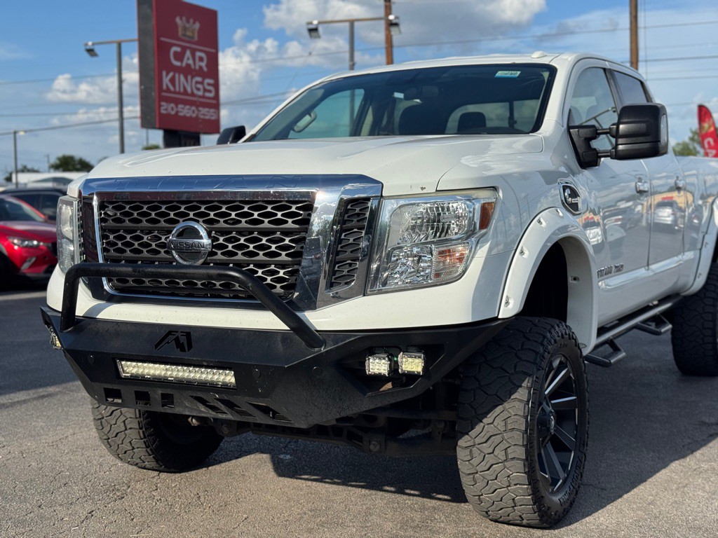 2017 Nissan Titan Image 3