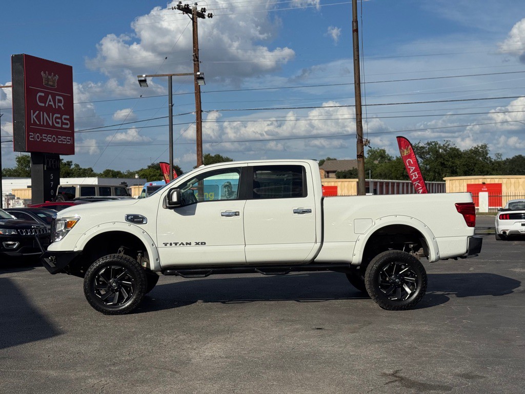 2017 Nissan Titan Image 5