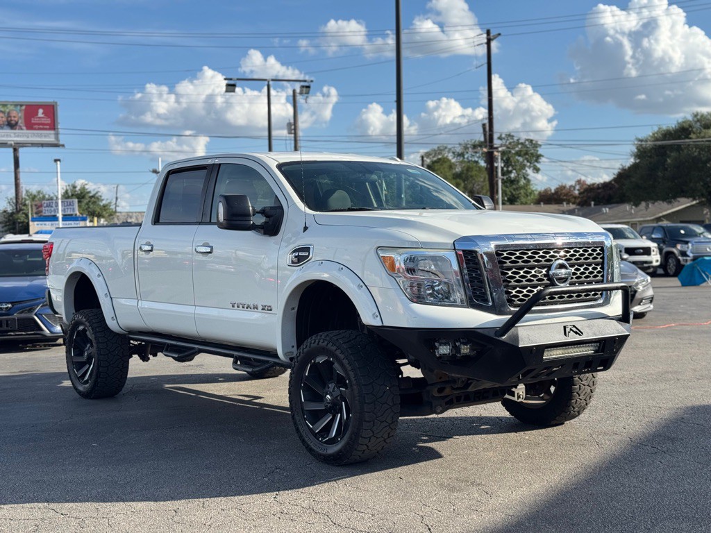 2017 Nissan Titan Image 10