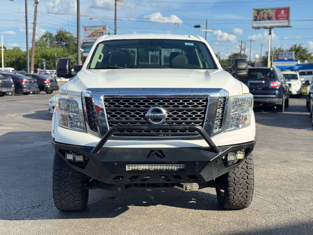 2017 Nissan Titan Image 11