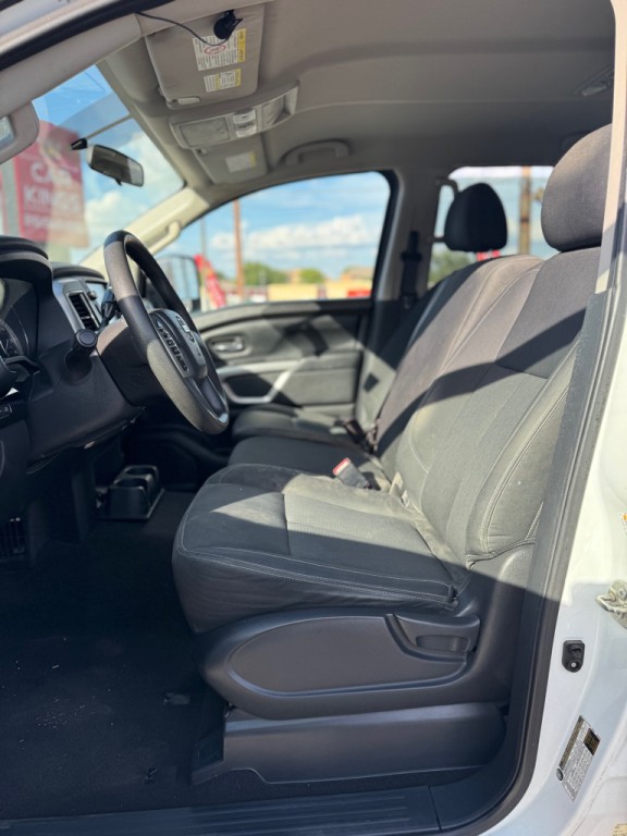 2017 Nissan Titan Image 13