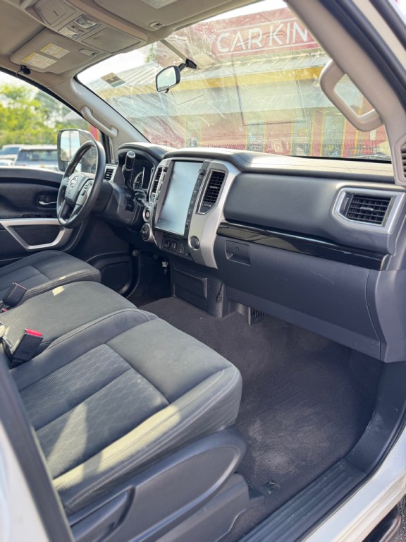 2017 Nissan Titan Image 14